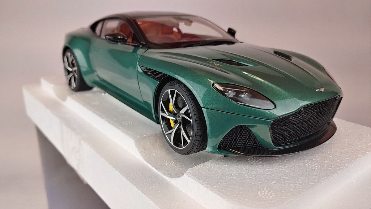 (Used)(Free shipping)  Aston Martin Aston Martin DBS Superleggera Racing Green 1/18 AUTOART 70297 Used