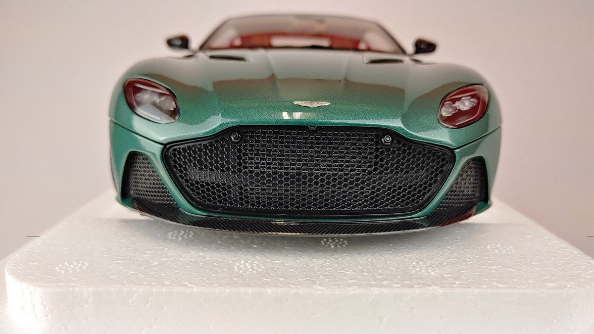 (Used)(Free shipping)  Aston Martin Aston Martin DBS Superleggera Racing Green 1/18 AUTOART 70297 Used