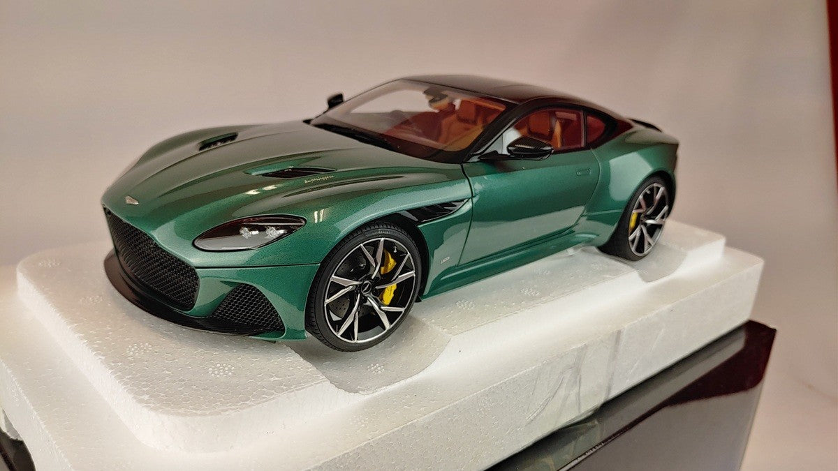 (Used)(Free shipping)  Aston Martin Aston Martin DBS Superleggera Racing Green 1/18 AUTOART 70297 Used