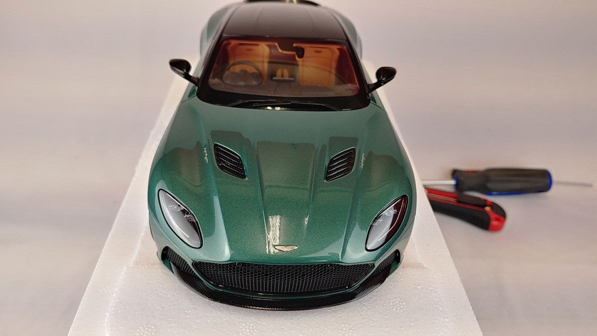 (Used)(Free shipping)  Aston Martin Aston Martin DBS Superleggera Racing Green 1/18 AUTOART 70297 Used