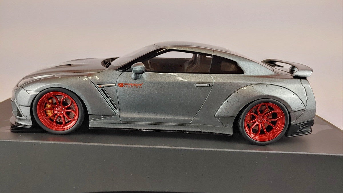 (Used)(Free shipping) Nissan GT-R R35 Modified by Prior Design Grey - GT Spirit  1/18 -  GT243 Used