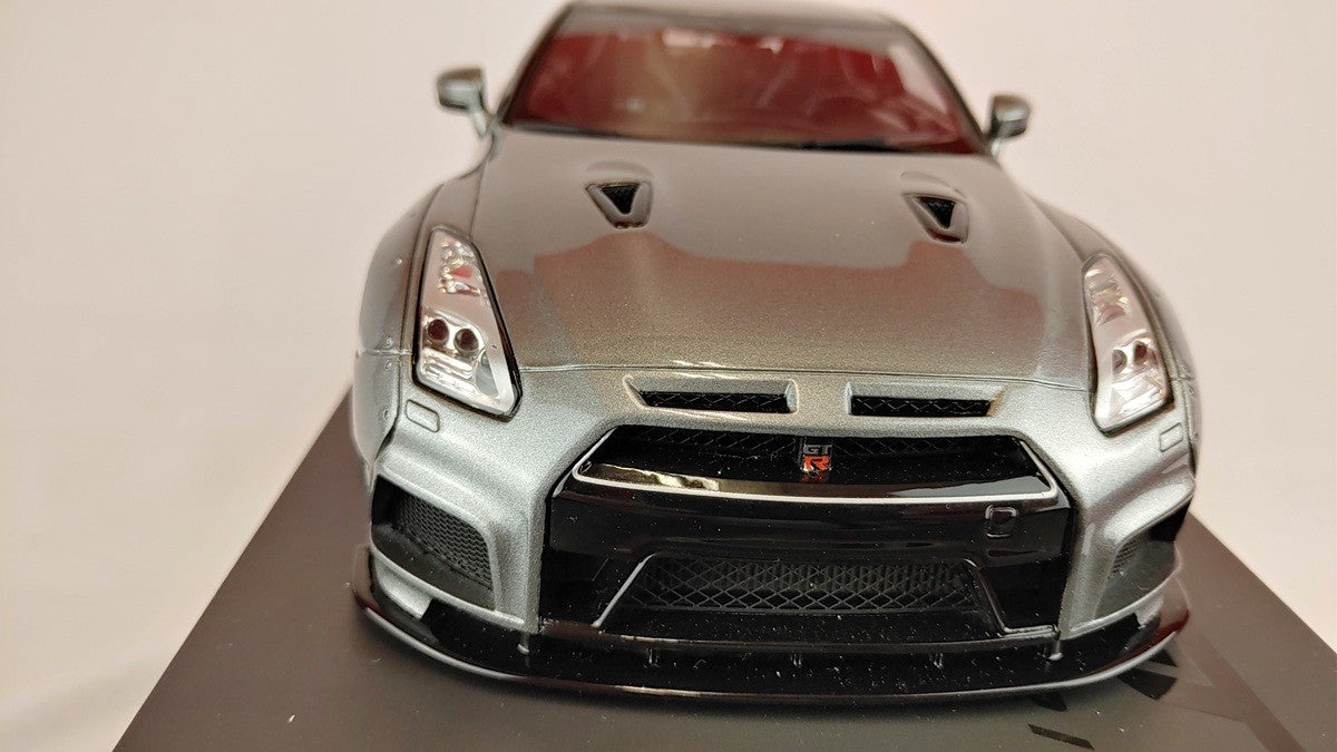 (Used)(Free shipping) Nissan GT-R R35 Modified by Prior Design Grey - GT Spirit  1/18 -  GT243 Used