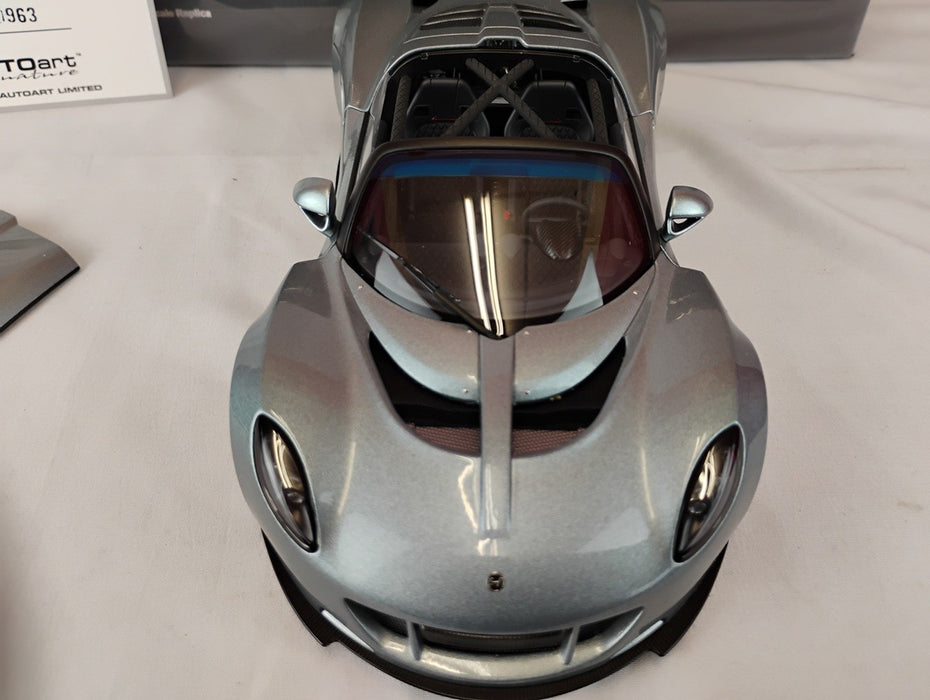 (Used)(Free shipping) HENESSEY VENOM GT (GREY) AUTOART 75402  Usagé   Used