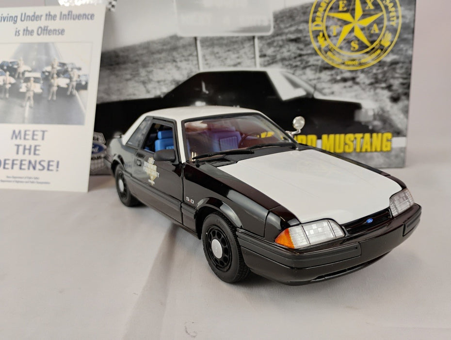 ( Used)(Free shipping)  1988 Ford Mustang Special Service Texas (black/white) GMP 9062
