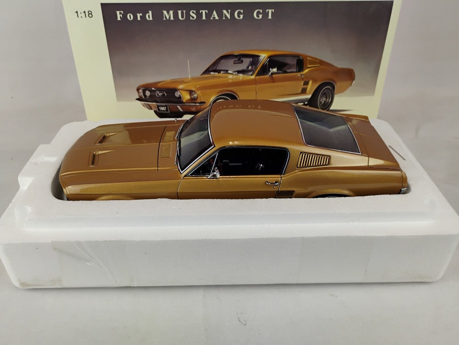 (Used)(Free shipping) 1967 FORD MUSTANG  GT 390 (gold) AUTOART 72806     Used