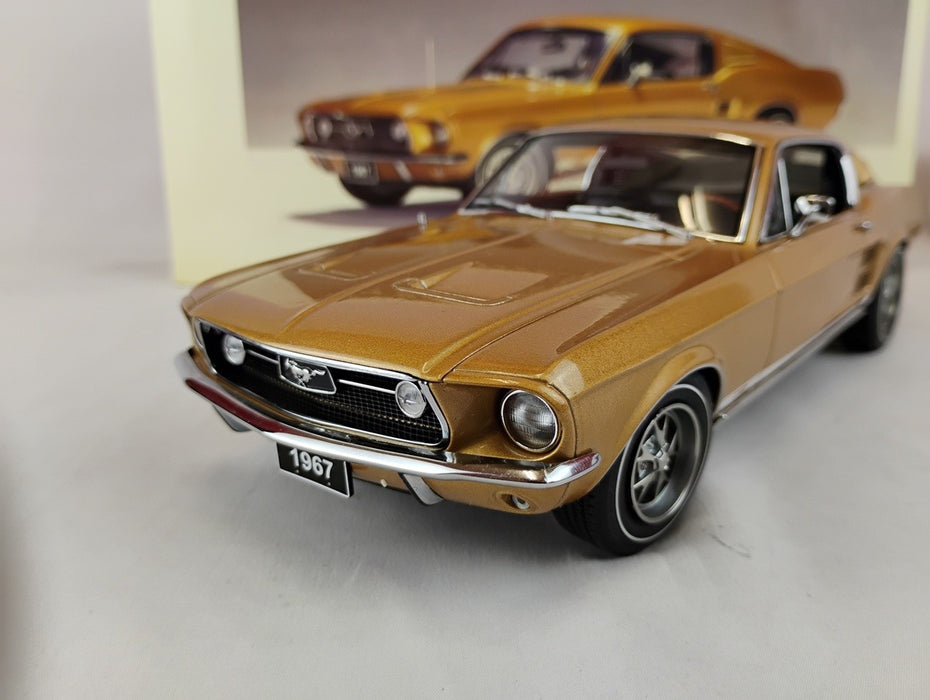 (Used)(Free shipping) 1967 FORD MUSTANG  GT 390 (gold) AUTOART 72806     Used