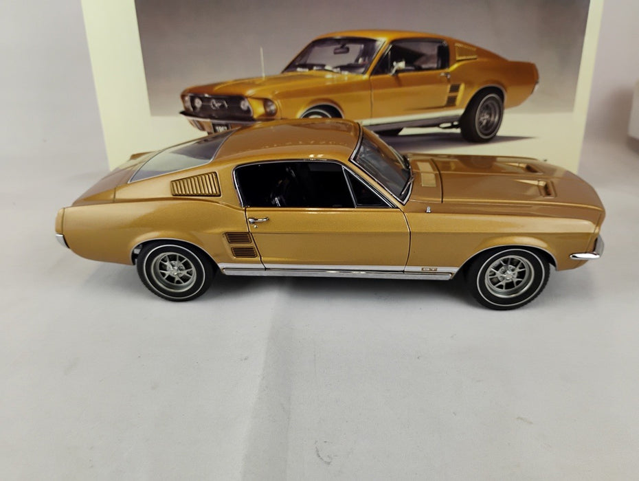 (Used)(Free shipping) 1967 FORD MUSTANG  GT 390 (gold) AUTOART 72806     Used