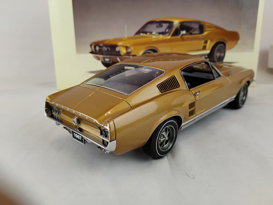 (Used)(Free shipping) 1967 FORD MUSTANG  GT 390 (gold) AUTOART 72806     Used