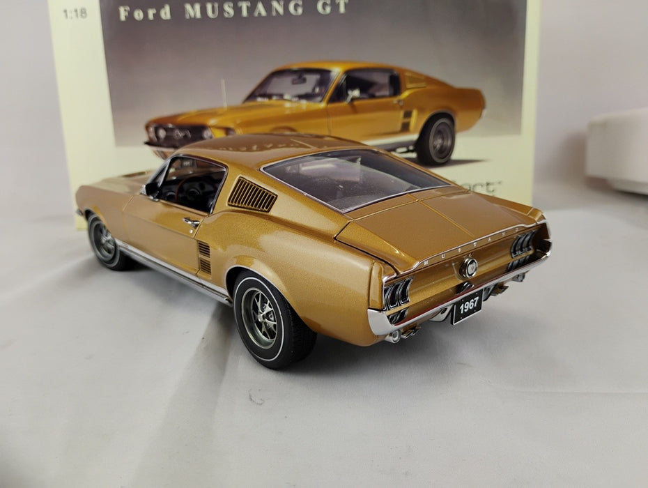 (Used)(Free shipping) 1967 FORD MUSTANG  GT 390 (gold) AUTOART 72806     Used