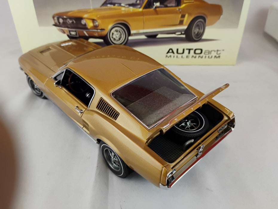 (Used)(Free shipping) 1967 FORD MUSTANG  GT 390 (gold) AUTOART 72806     Used