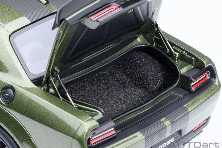 Dodge Challenger SRT Jailbreak 2022 (F8 Green) - Autoart 1/18 - 71761 Passion Diecast 