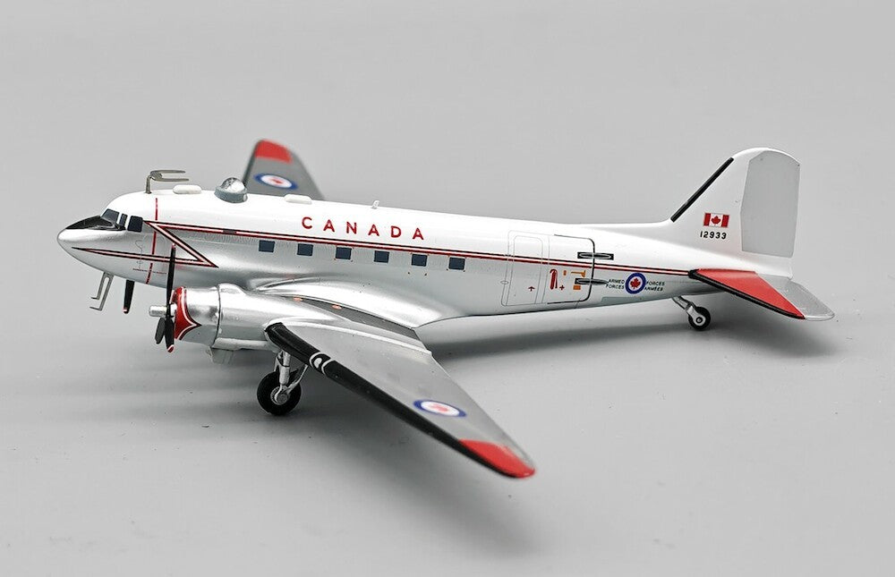 Canada Air Force Douglas DC-3  / 12933 / Inflight 200 / 1:200 / IFDC3RCAF33