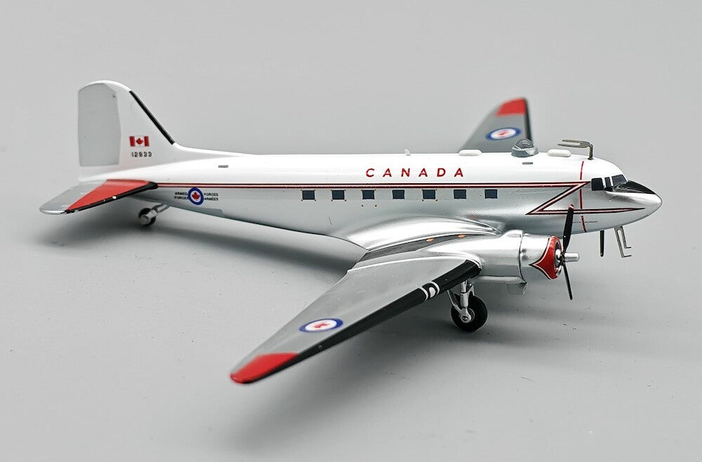 Canada Air Force Douglas DC-3  / 12933 / Inflight 200 / 1:200 / IFDC3RCAF33