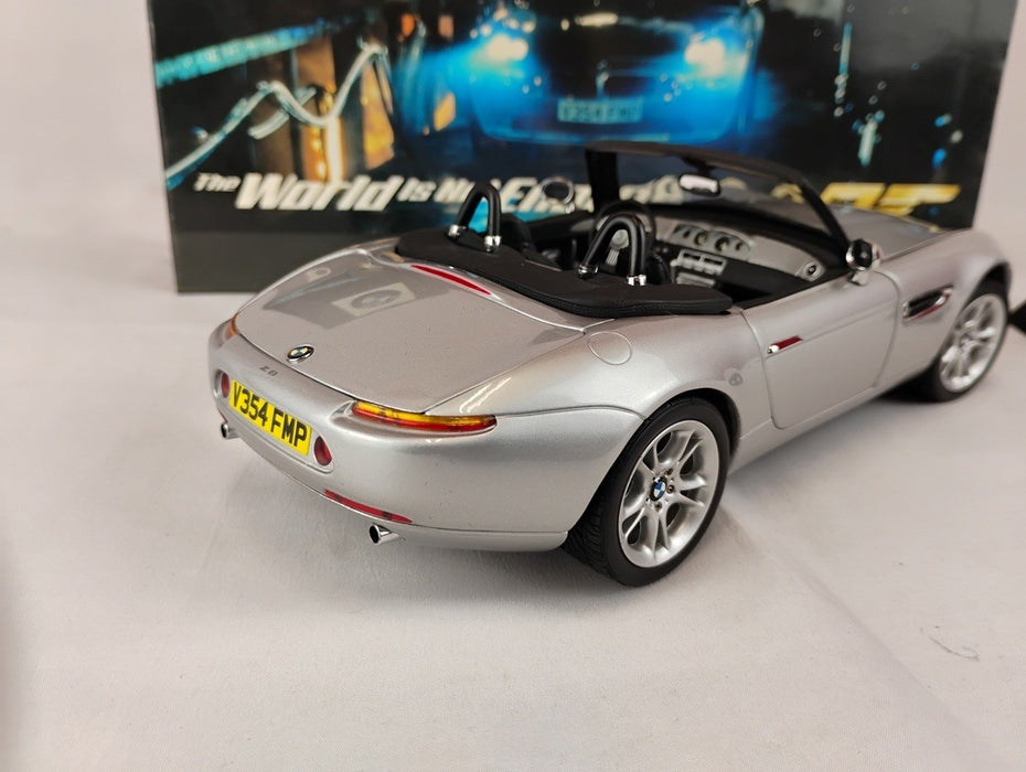 (Used)(Free shipping)  1999 BMW Z 8 THE WORLD IS NOT ENOUGH JAMES BOND 007 (GREY) DEALER EDITION  KYOSHO    07667 Used