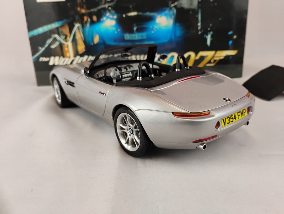 (Used)(Free shipping)  1999 BMW Z 8 THE WORLD IS NOT ENOUGH JAMES BOND 007 (GREY) DEALER EDITION  KYOSHO    07667 Used