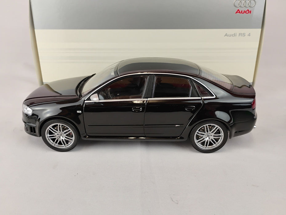 (Used)(Free shipping)  AUDI RS B7 4 DOORS (BLACK)  DEALER EDITION 1/18 MINICHAMPS 37894  Used