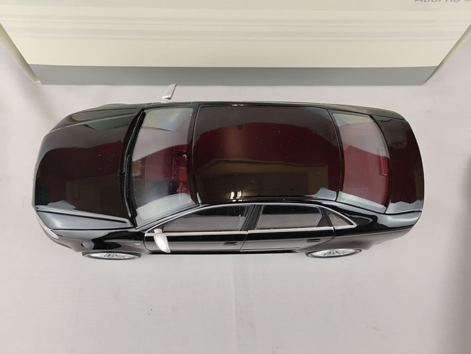 (Used)(Free shipping)  AUDI RS B7 4 DOORS (BLACK)  DEALER EDITION 1/18 MINICHAMPS 37894  Used
