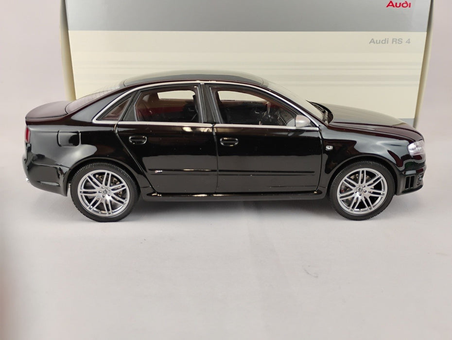 (Used)(Free shipping)  AUDI RS B7 4 DOORS (BLACK)  DEALER EDITION 1/18 MINICHAMPS 37894  Used