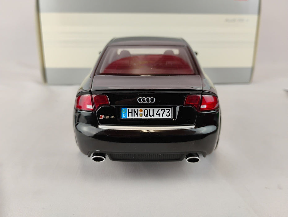 (Used)(Free shipping)  AUDI RS B7 4 DOORS (BLACK)  DEALER EDITION 1/18 MINICHAMPS 37894  Used