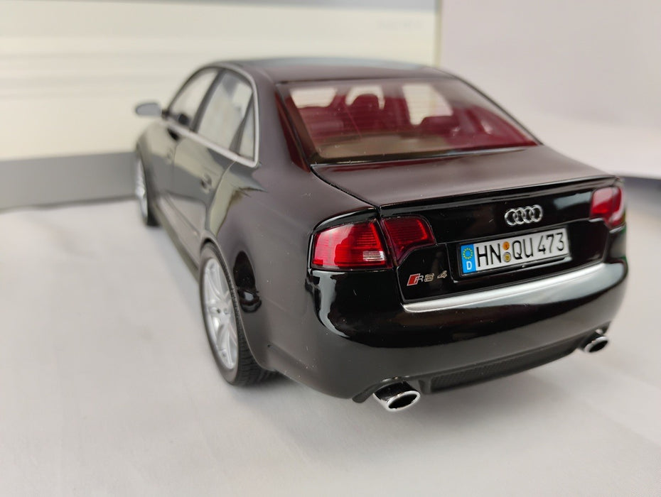 (Used)(Free shipping)  AUDI RS B7 4 DOORS (BLACK)  DEALER EDITION 1/18 MINICHAMPS 37894  Used