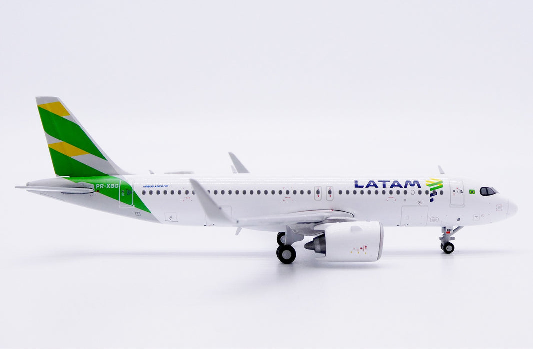LATAM Airbus A320NEO "Brazil Flag" / PR-XBG / JC Wings / 1:400 / XX40210