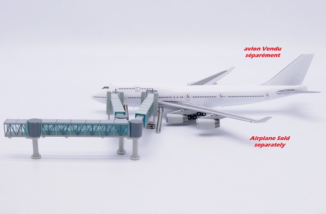 Air passenger Bridge for wide-body aircraft Green / 1 per set / JC Wings / 1:400 / LH4391