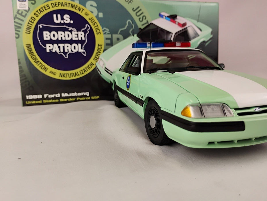 (Used)(Free shipping)  1991 FORD MUSTANG UNITED STATES BORDER PATROL S.S.P. (SILVER) 1/18 GMP 18844   Used