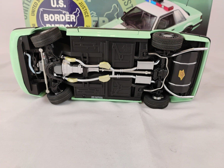 (Used)(Free shipping)  1991 FORD MUSTANG UNITED STATES BORDER PATROL S.S.P. (SILVER) 1/18 GMP 18844   Used