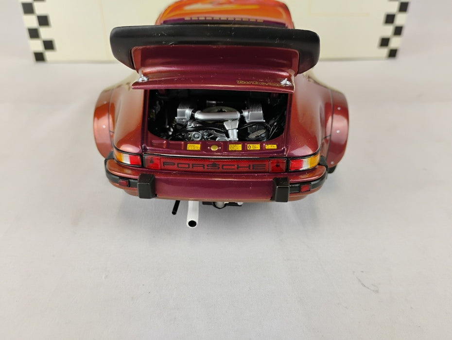 (Used)(Free shipping)  PORSCHE 935 FROG INTERLAGO FIRE 1/18 EXOTO 46268  Used