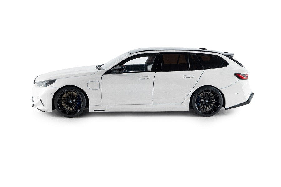 BMW M5 Touring M 2025 White - Solido - 1/18 - S1814802 - Passion Diecast 