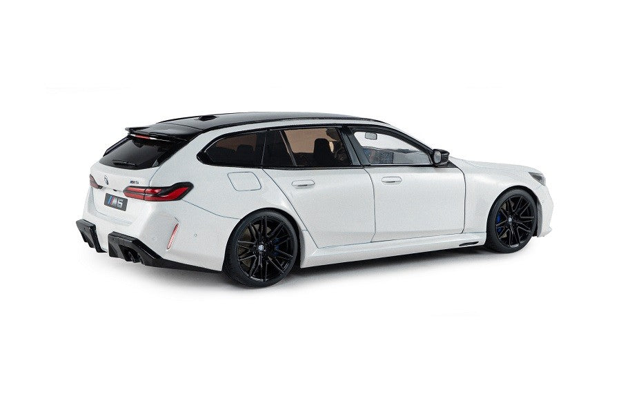 BMW M5 Touring M 2025 White - Solido - 1/18 - S1814802 - Passion Diecast 