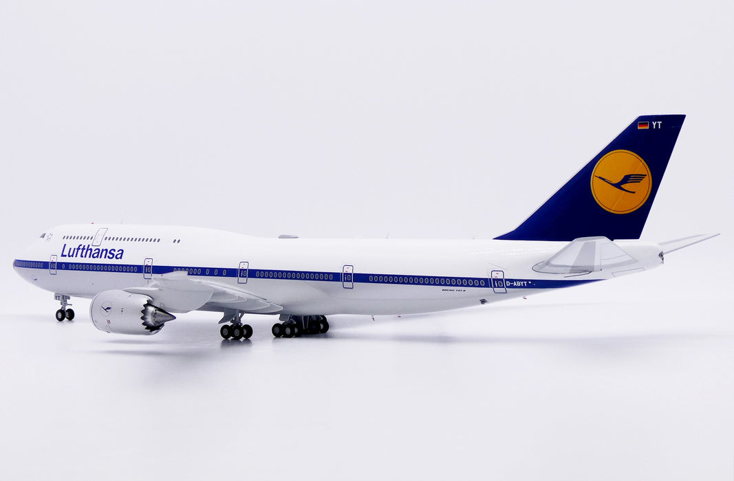 Lufthansa Boeing 747-8i "Retro" / D-ABYT / JC Wings / 1:200 / XX20454