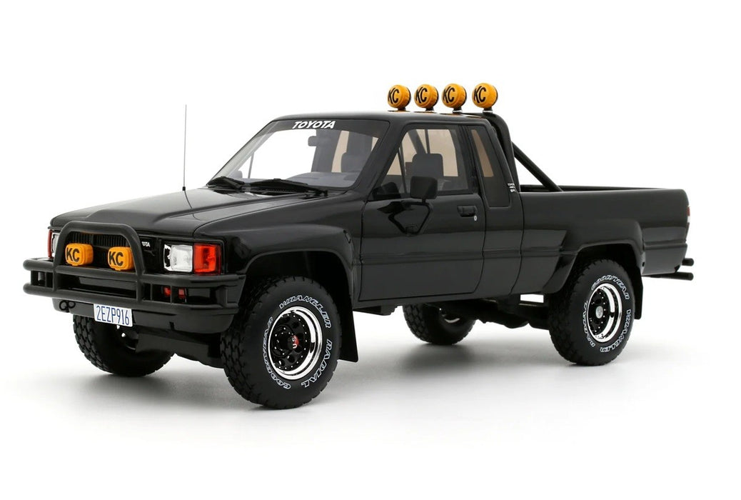  Marty McFly’s Toyota SR5 Pickup Black 202 1985 - 1/18 - OT481B