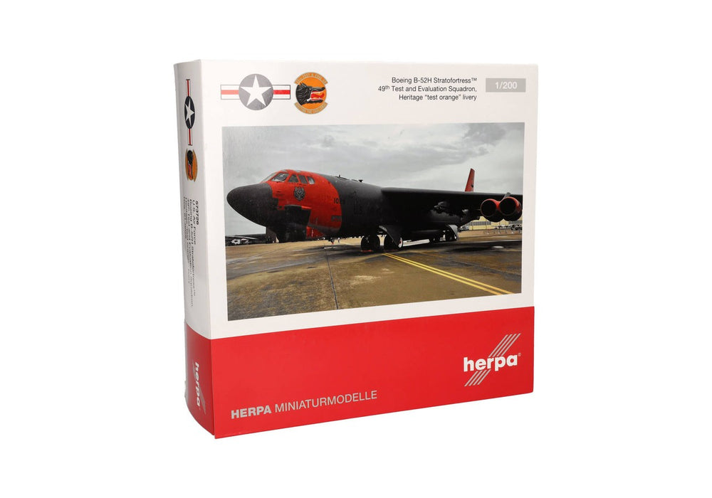 USAF Boeing B-52H 49th Test Orange Livery / Herpa Wings / 1:200 HE573726