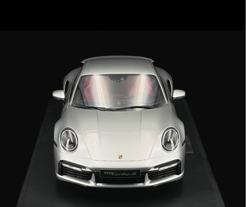 Porsche 911 Turbo S Type 992.1 2020 Silver Metallic - 1/8 - GT SPIRIT - GTS801801 Passion Diecast