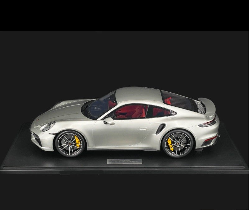 Porsche 911 Turbo S Type 992.1 2020 Silver Metallic - 1/8 - GT SPIRIT - GTS801801 Passion Diecast