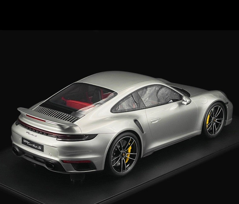 Porsche 911 Turbo S Type 992.1 2020 Silver Metallic - 1/8 - GT SPIRIT - GTS801801 Passion Diecast