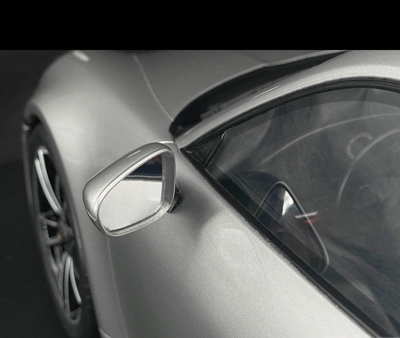 Porsche 911 Turbo S Type 992.1 2020 Silver Metallic - 1/8 - GT SPIRIT - GTS801801 Passion Diecast