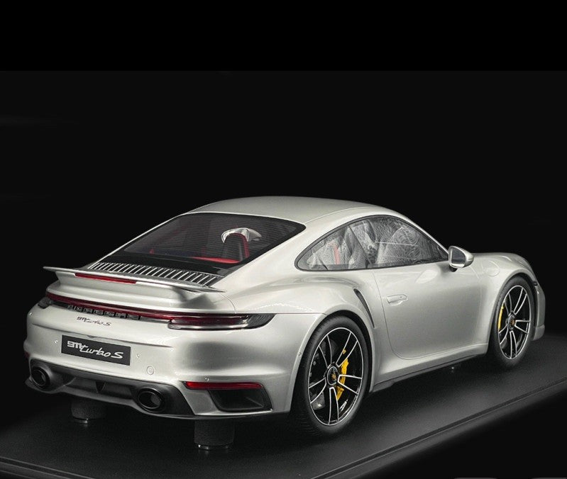 Porsche 911 Turbo S Type 992.1 2020 Silver Metallic - 1/8 - GT SPIRIT - GTS801801 Passion Diecast