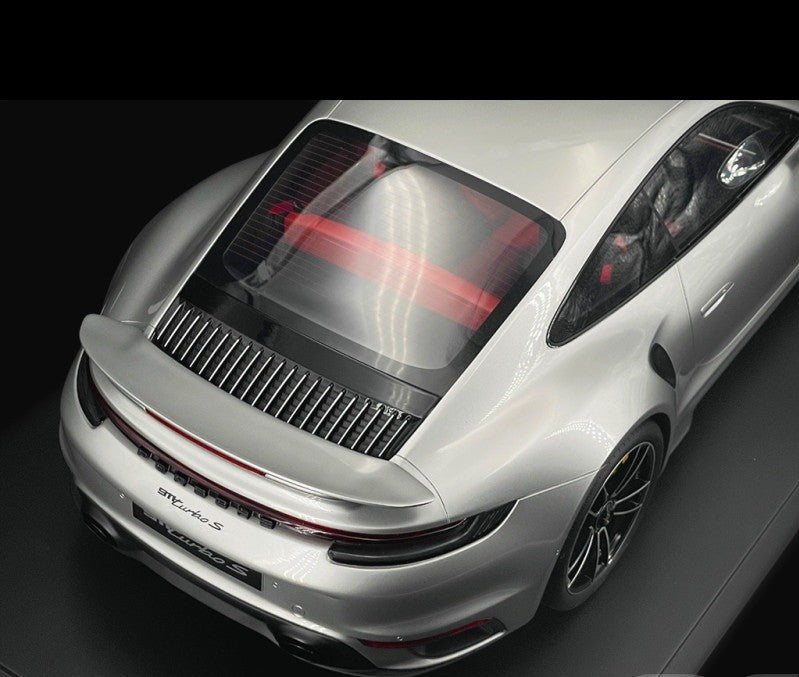 Porsche 911 Turbo S Type 992.1 2020 Silver Metallic - 1/8 - GT SPIRIT - GTS801801 Passion Diecast