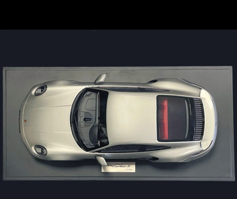 Porsche 911 Turbo S Type 992.1 2020 Silver Metallic - 1/8 - GT SPIRIT - GTS801801 Passion Diecast