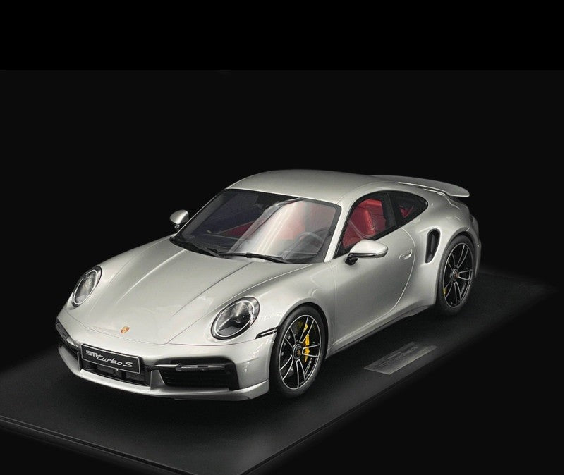 Porsche 911 Turbo S Type 992.1 2020 Silver Metallic - 1/8 - GT SPIRIT - GTS801801 Passion Diecast