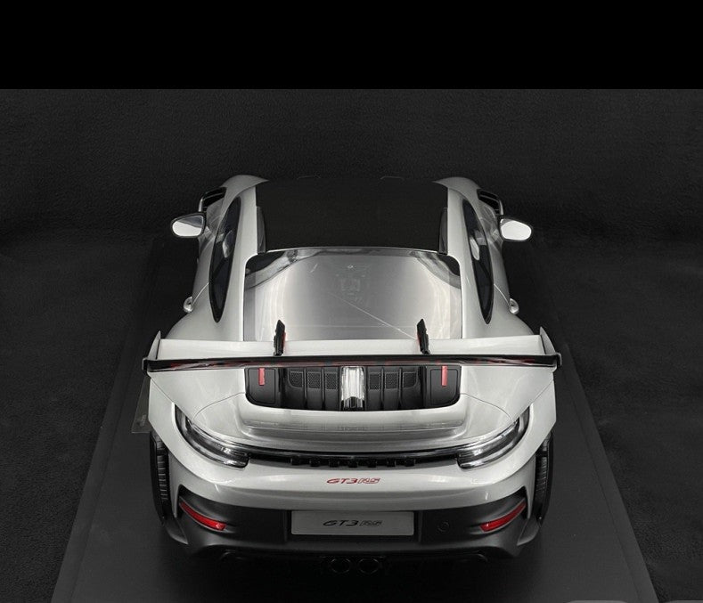 Porsche 911 GT3 RS Type 992.1 2022 Weissach Package Silver GT / Red Stripes - 1/8 - GT SPIRIT - GTS802001 Passion Diecast