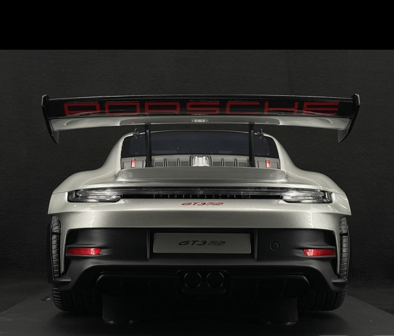 Porsche 911 GT3 RS Type 992.1 2022 Weissach Package Silver GT / Red Stripes - 1/8 - GT SPIRIT - GTS802001 Passion Diecast
