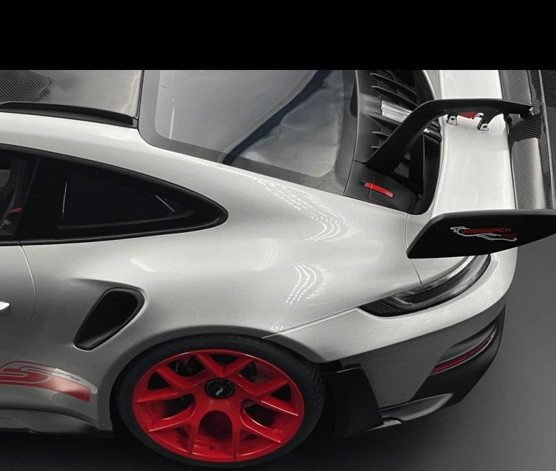 Porsche 911 GT3 RS Type 992.1 2022 Weissach Package Silver GT / Red Stripes - 1/8 - GT SPIRIT - GTS802001 Passion Diecast
