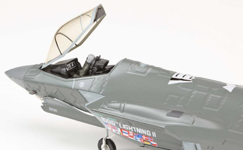 (Preorder) (Free shipping) Lockheed F-35A Lightning II / USAF 115th FW, 176th FS, 1000th F-35, + B61 / HM 1:72 HA4448