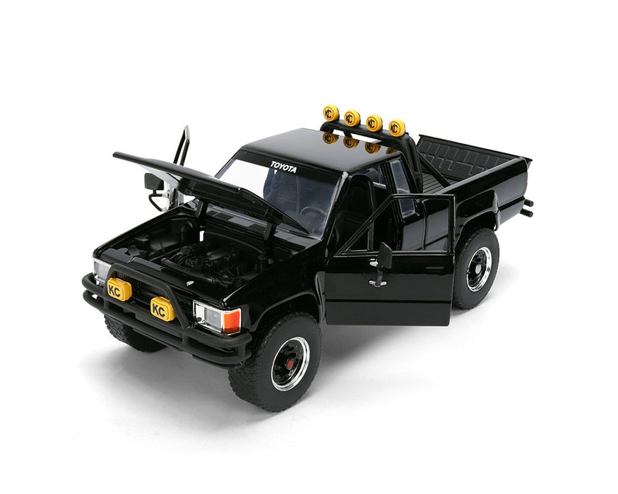 1985 Toyota SR5 Pickup and Martys Skateboard - Back To The Future - Hollywood Rides - Jada 1/24 - 36479