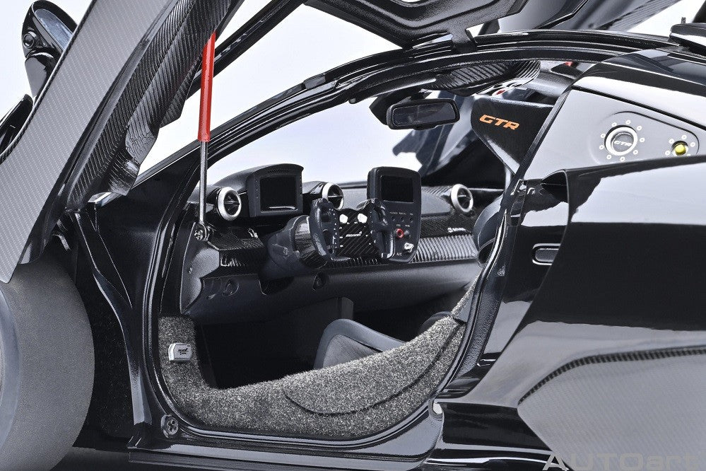 McLaren Senna GTR (Onyx Black) - Autoart 1/18 - 81954 - Passion Diecast 
