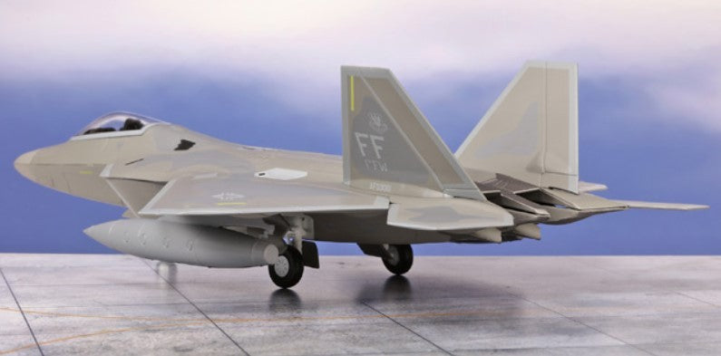 (Web only) Lockheed F-22A Raptor / USAF 1st FW, 94th FS Hat in the Ring, No. 03-4061, Langley AFB, VA / AFV 1:72 24222-05