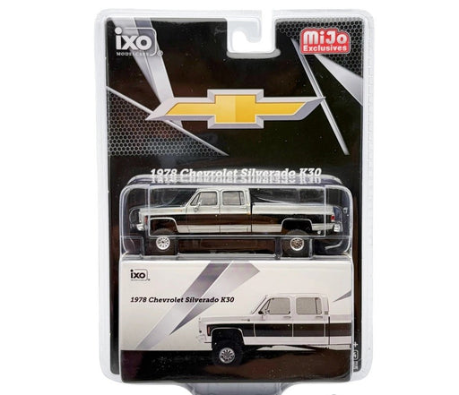 CHASE CAR 1978 Chevrolet Silverado K30 Crew Cab Fleetside Lifted - White & Black - IXO Models - 1:64 - IAPR1012GR